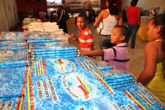 Ministra Hanson inauguró junto a Alejandro Fleming Feria escolar en Carabobo
