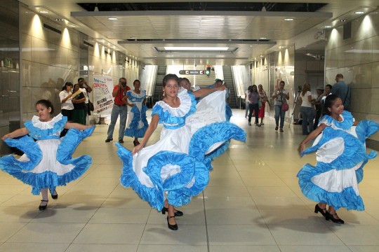 Estación Cedeño del Metro de Valencia  se llenó de color y alegría