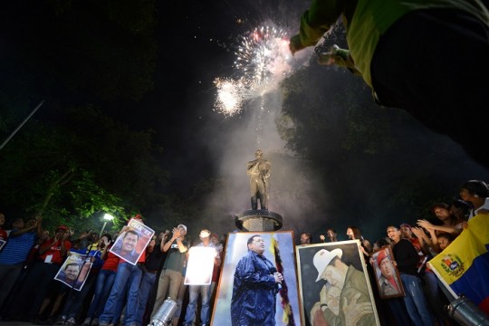 Cielo de Carabobo retumbó  para celebrar cumpleaños de Chávez