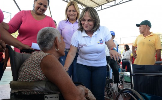 Gobernación entregó  ayudas de salud  a habitantes de Valencia y San Joaquín