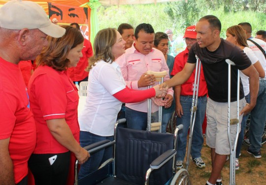 Gobierno de Carabobo entregó ayudas sociales en Base de Misiones