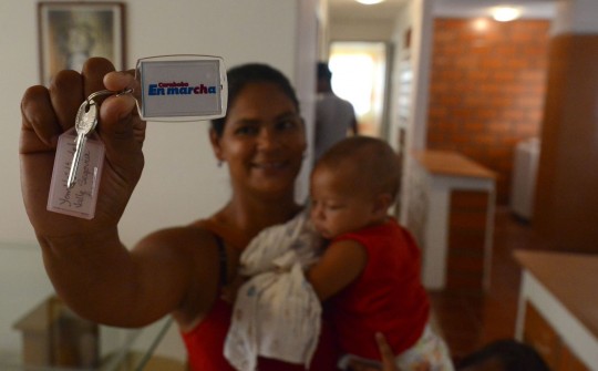 En La Isabela pasaron de viviendas de alto riesgo a apartamentos seguros
