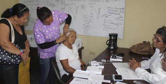 Gobierno regional favoreció a más de 40 niños y adultos con entrega de prótesis auditivas 