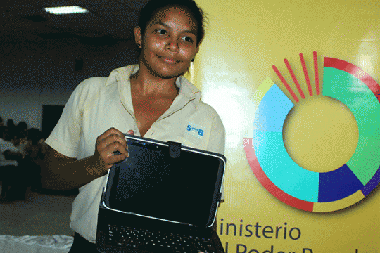 En Carabobo Gobernación entregó tabletas a Mil 243 estudiantes de educación media