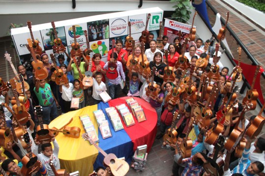 Gobierno de Carabobo entregó kits escolares a 100 niños de Bases de Misiones