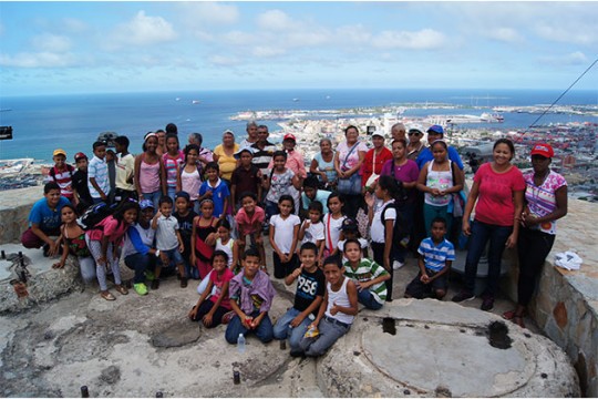 Gobierno regional ofrece ruta turística a abuelos y niños de Bases de Misiones