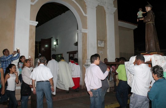 Junto a guayenses rendimos tributo  a  patrono San Antonio de Padua