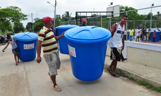 Entregamos tanques de agua a vecinos de comunidad El Minuto