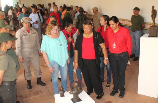 Honramos a Bolívar y Chávez con cultura