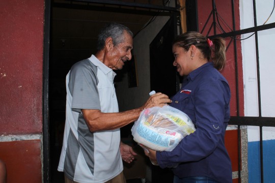 Beneficiamos a 16 mil familias con entregas de alimentos Casa por Casa